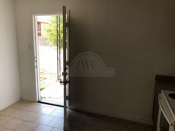 4th image of 4804 Cedarhill Cir APT A