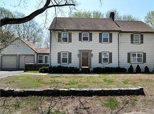 14 Mosher Dr, Barrington, RI 02806