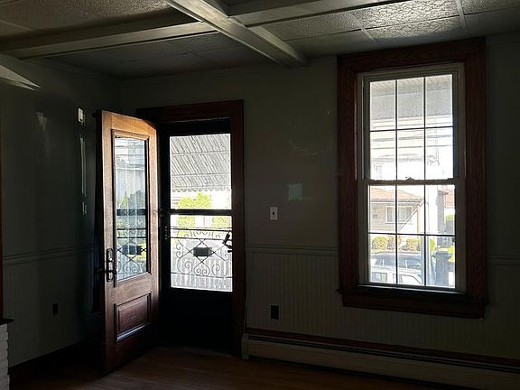 5th image of 308 N Blakely St
