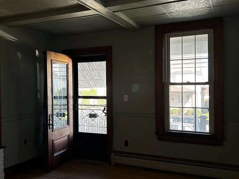 308 N Blakely St — Photo 6