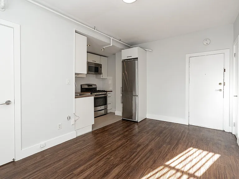 160 Huron St — Photo 21