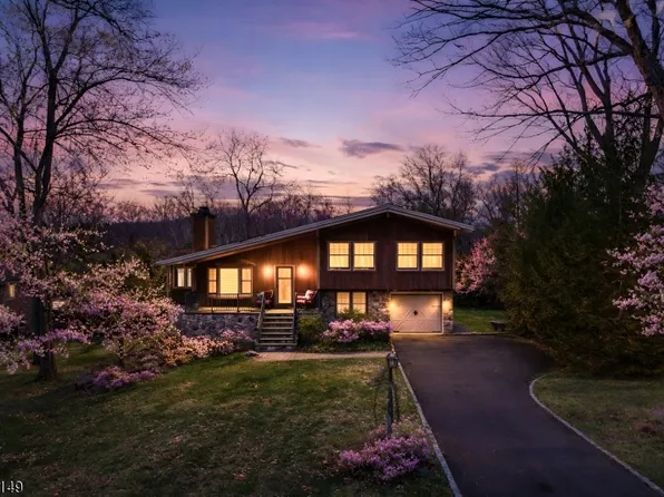 4 Greenbrier Rd, Green Brook Twp., NJ 08812