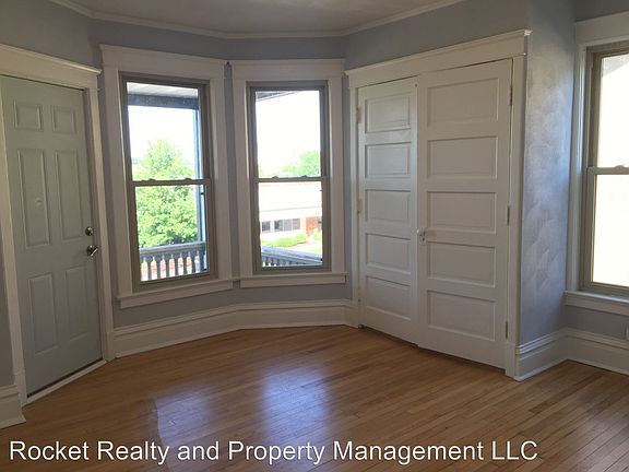 5th image of 115 S Main St APT 105