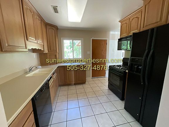 3rd image of 410 Kathleen Pl