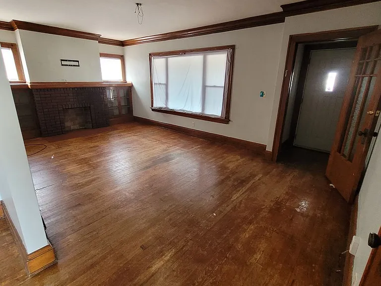 5273 Pearl Rd — Photo 4