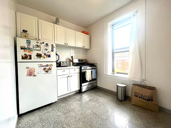 3rd image of 500 E 13th St #C3