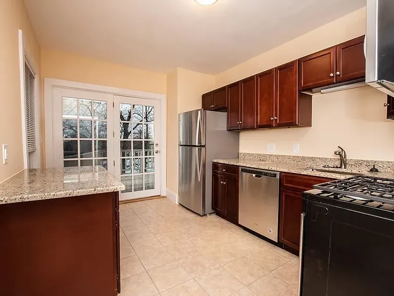 349 Crescent St #2 — Photo 3