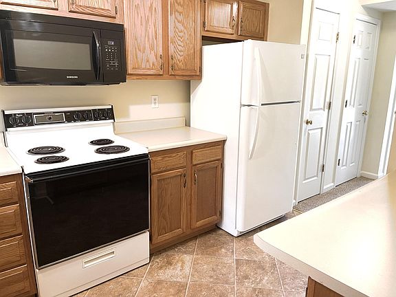 5th image of 1032 Lakefront Dr