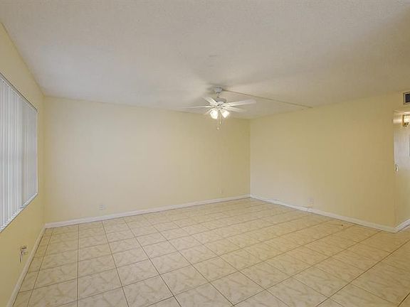 4th image of 155 Burgundy Dr #D