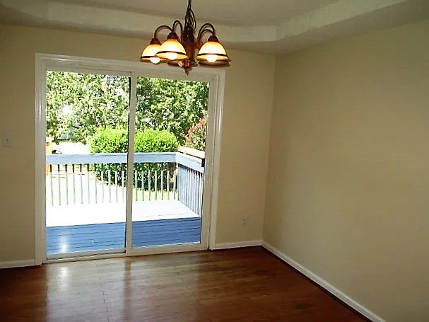 Wonderful 3br/2.5ba home in Holly Springs, fenced yard, bonus room, Available Now! — Photo 4