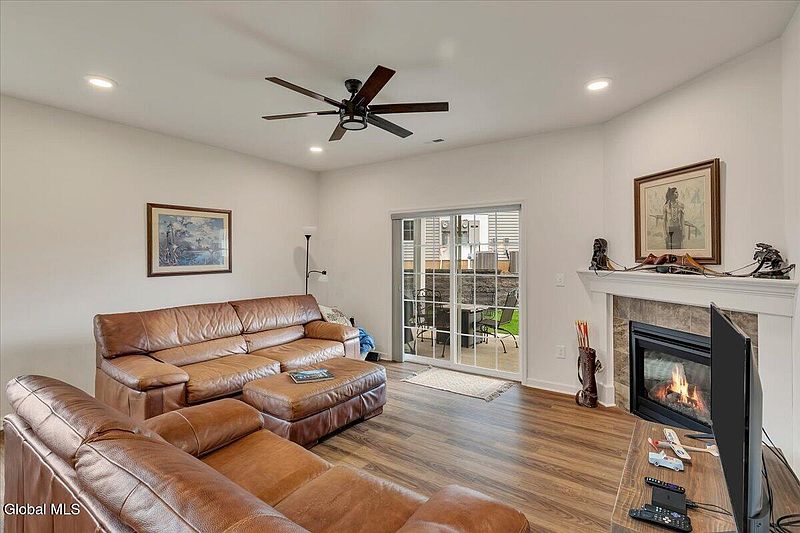 3rd image of 704 Grayson Place