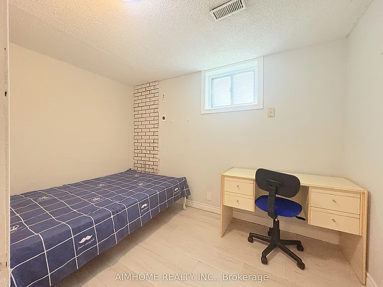 70 Micmac Cres — Photo 5