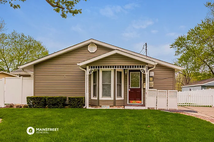 453 Parkview Dr photo 1