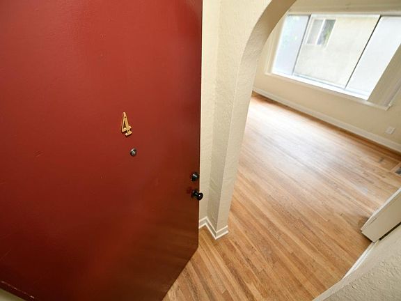 2nd image of 479 Merritt Ave #4