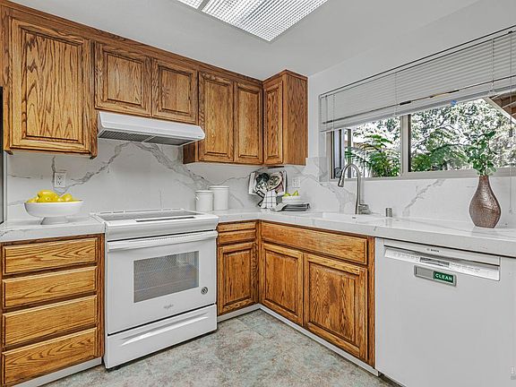 3rd image of 7 Salvatore Drive
