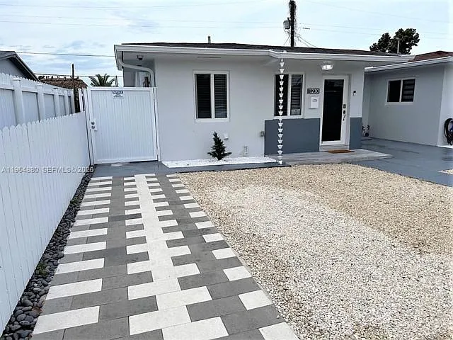11230 SW 5th St — Photo 12