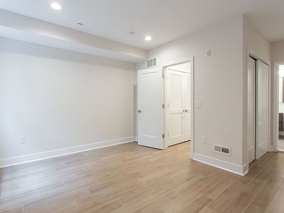 3rd image of 1630 Poplar St Unit 1