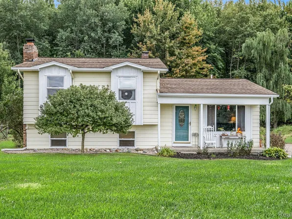 8354 Shipman Rd, Corunna, MI 48817