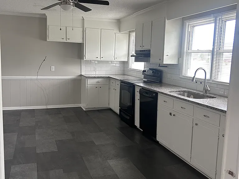 3074 Roberta Rd — Photo 6