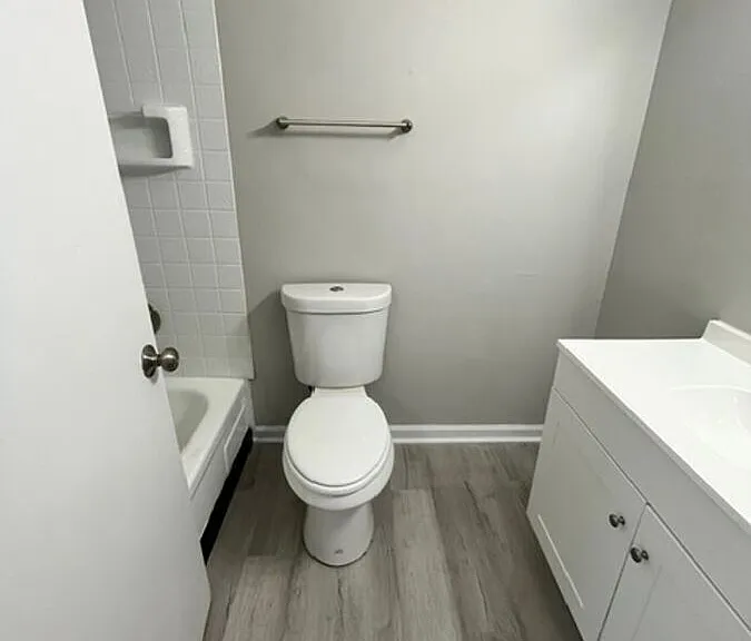 2021 Cambridge Dr #11 — Photo 8