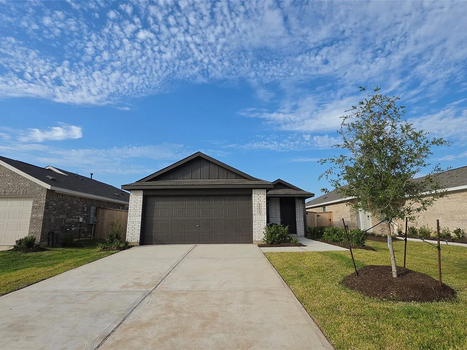 4 bed, 2.0 bath, $2,249 — Photo 1