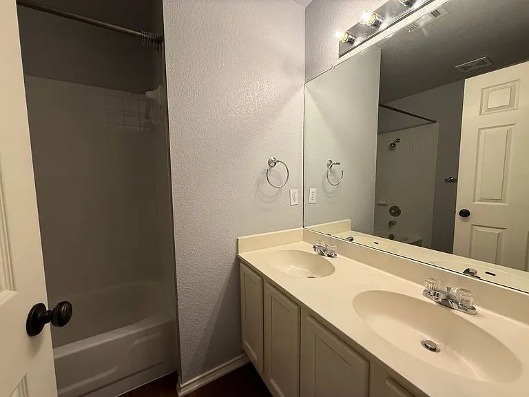 14704 Noya Dr — Photo 10