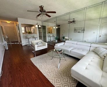 13101 Memorial Hwy APT 209, North Miami, FL, 33161