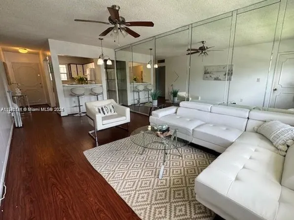 13101 Memorial Hwy APT 209, North Miami, FL 33161