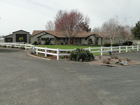 2nd image of 301 Rosewood Pl