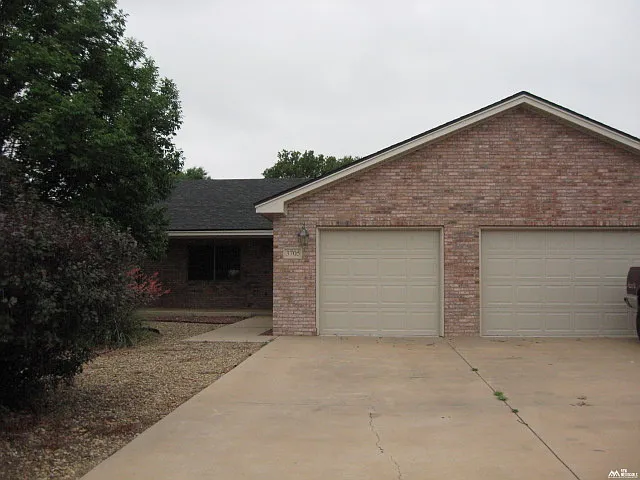 3705 Benjamin Davis Dr — Photo 2