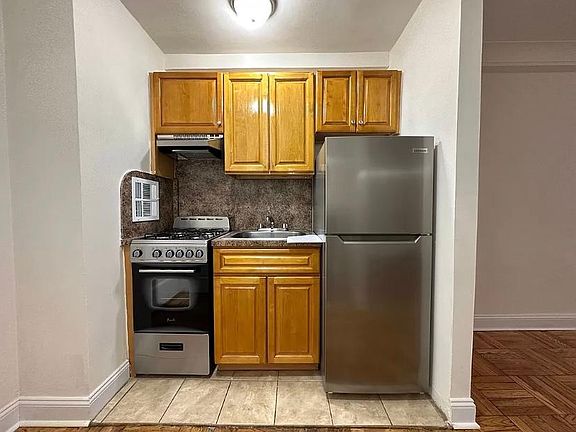 4th image of 16405 Highland Ave #4B