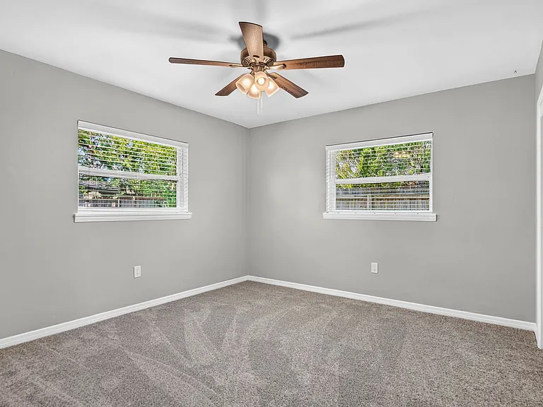 1521 San Roy Dr — Photo 17