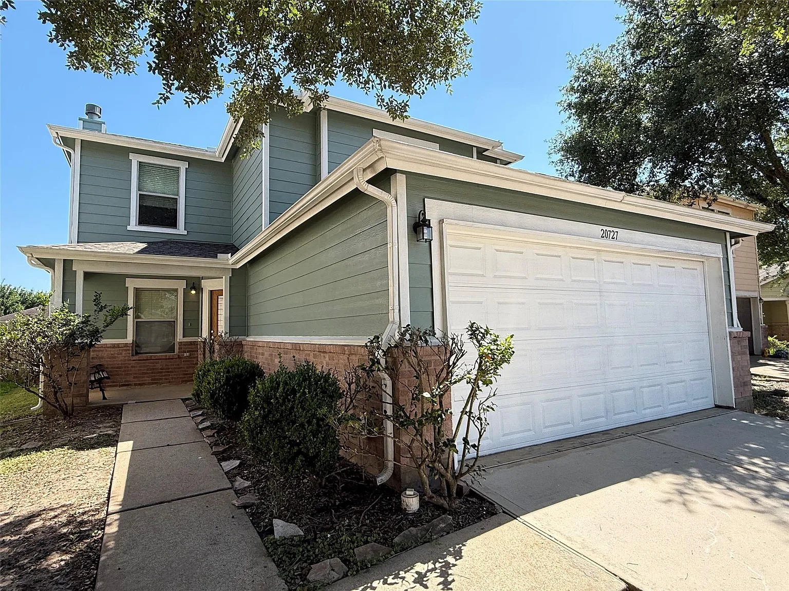3 bed, 2.5 bath, 2295 sqft, $2,050 — Photo 1