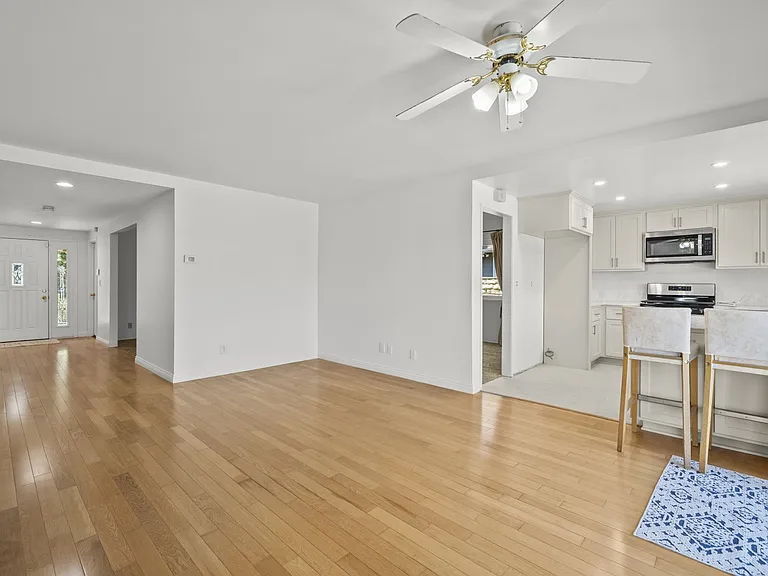 9426 Carlynn Pl — Photo 14