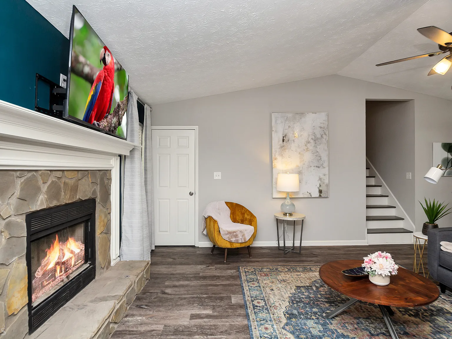 3 bed, 2.0 bath, 100 sqft, $4,500 — Photo 4