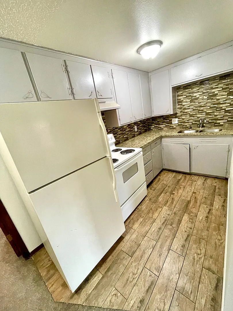 1419 Coffman St — Photo 1