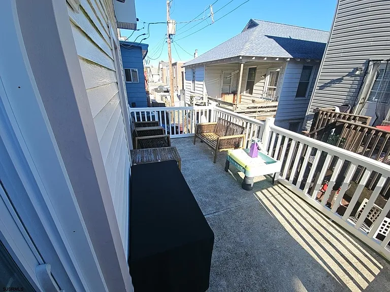 111 N Sacramento Ave — Photo 12
