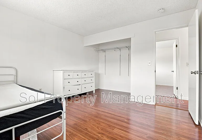 426 Swift St — Photo 12