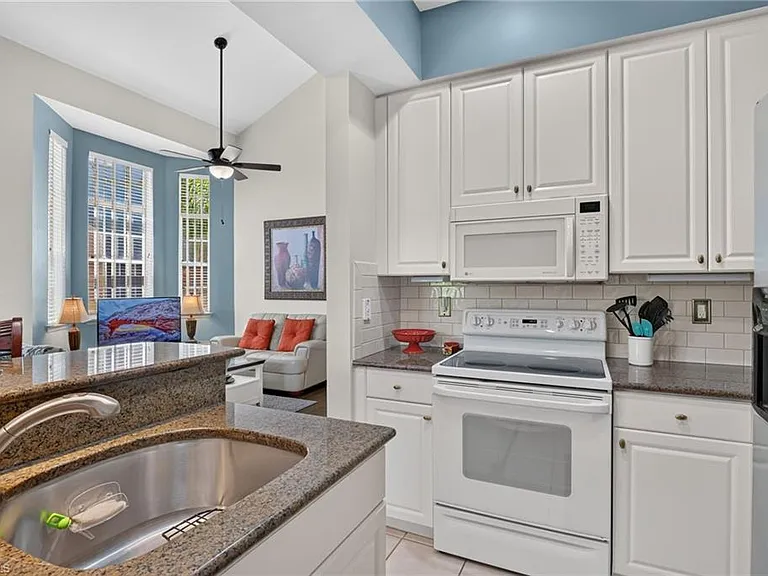 14907 Sterling Oaks Dr — Photo 18