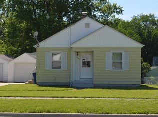 1524 W 11th St, Waterloo, IA 50702