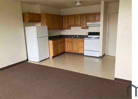 1st image of 296 Oak St