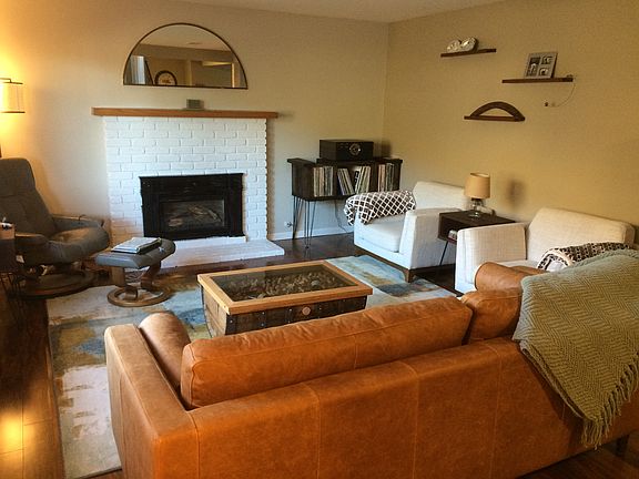 5th image of 2925 Flora St
