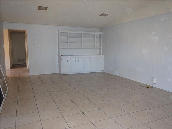 3rd image of 313 Candlewood Pl