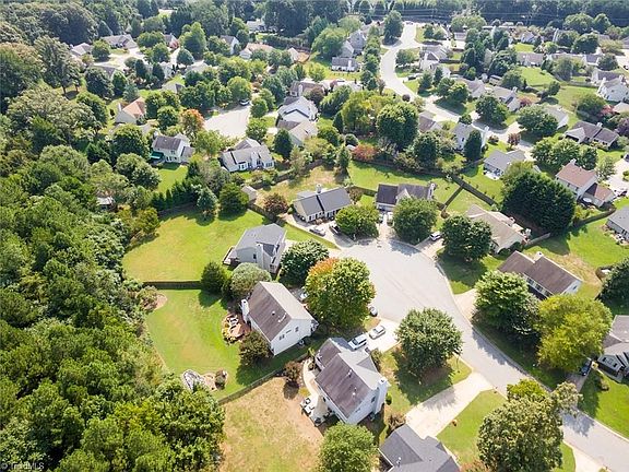 3rd image of 2417 Meadow Gate Dr
