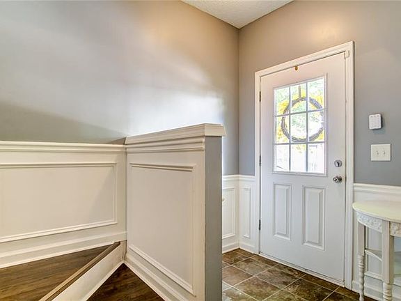 Image 4: Beautiful Entry w/Tile Floor & Wainscoting