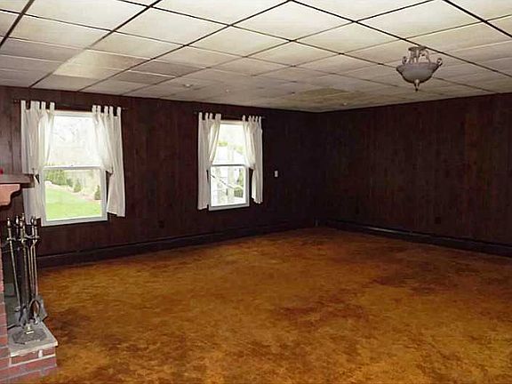 5th image of 7 Kimberly Ann Dr