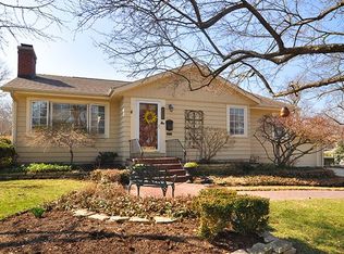 320 E Prairie Ave, Wheaton, IL 60187