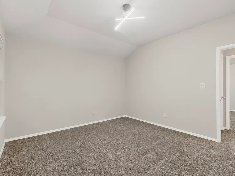 284 Delta Cres — Photo 15