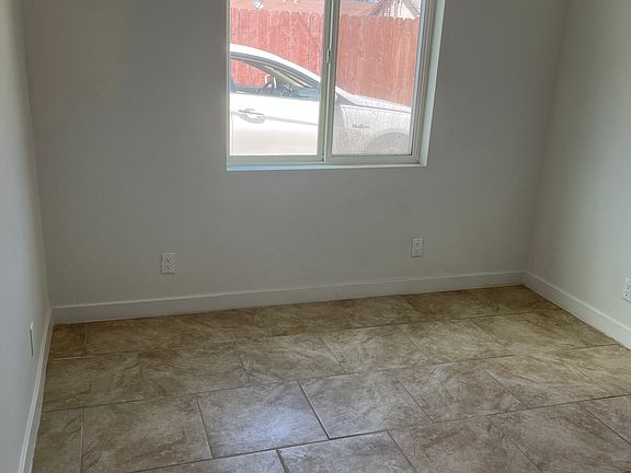 2nd image of 617 S Willowbrook Ave