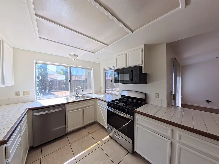 24052 Royale St — Photo 11